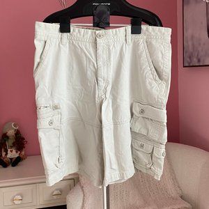 IZOD off white color cotton cargo shorts